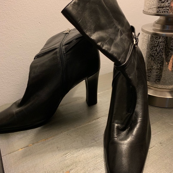 Women’s boots - Picture 3 of 3